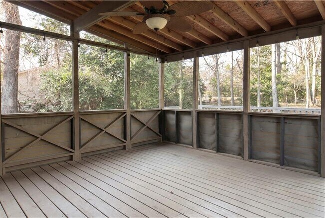 Building Photo - 516 Faith St