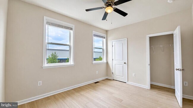 Building Photo - 4809 Vista Green Ln