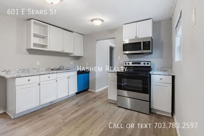 Building Photo - 601 E Sears St