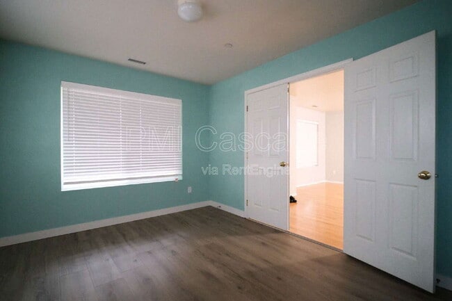 Building Photo - 2510 Mitchell Ave