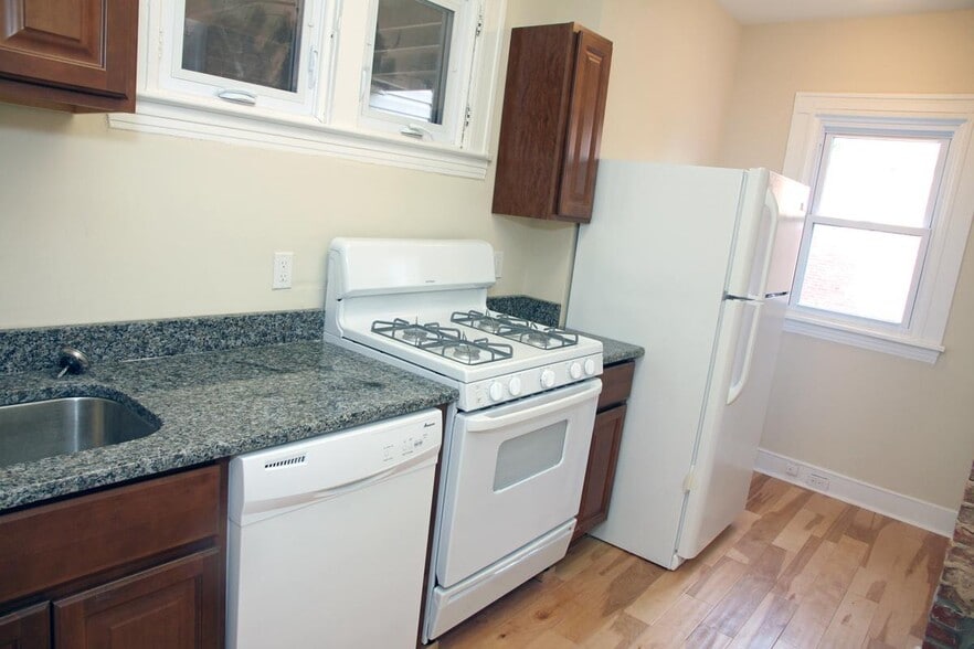 Kitchen - 306 E 32nd St