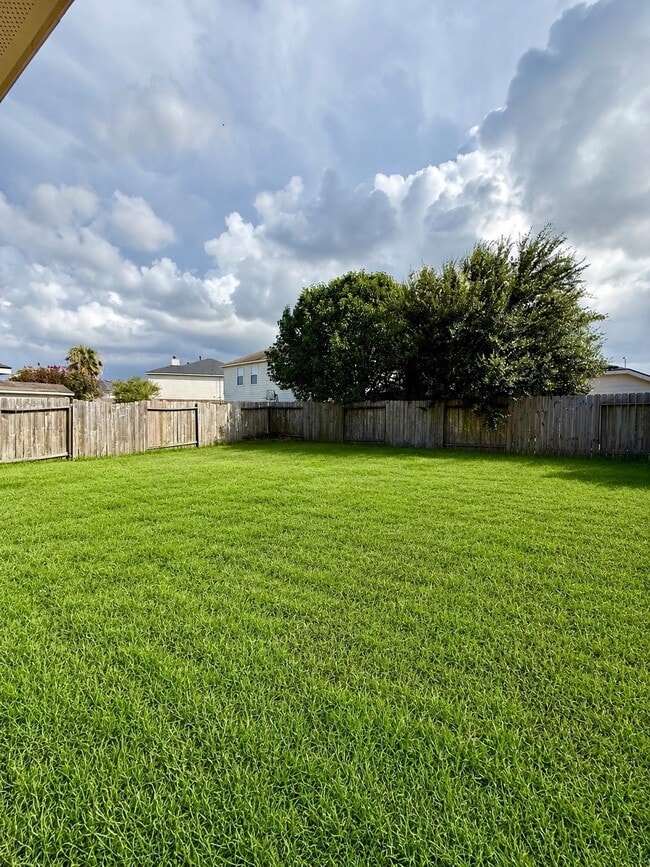 Building Photo - 24623 Colonial Maple Dr