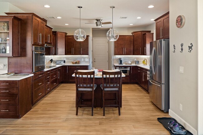 Building Photo - 595 Coffee Pot Dr