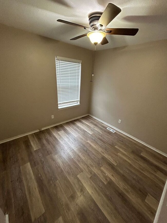 Building Photo - Charming 3-Bedroom Home in a Convenient Lo...
