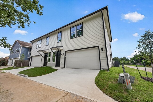 Building Photo - 703 Carol Lynn Dr