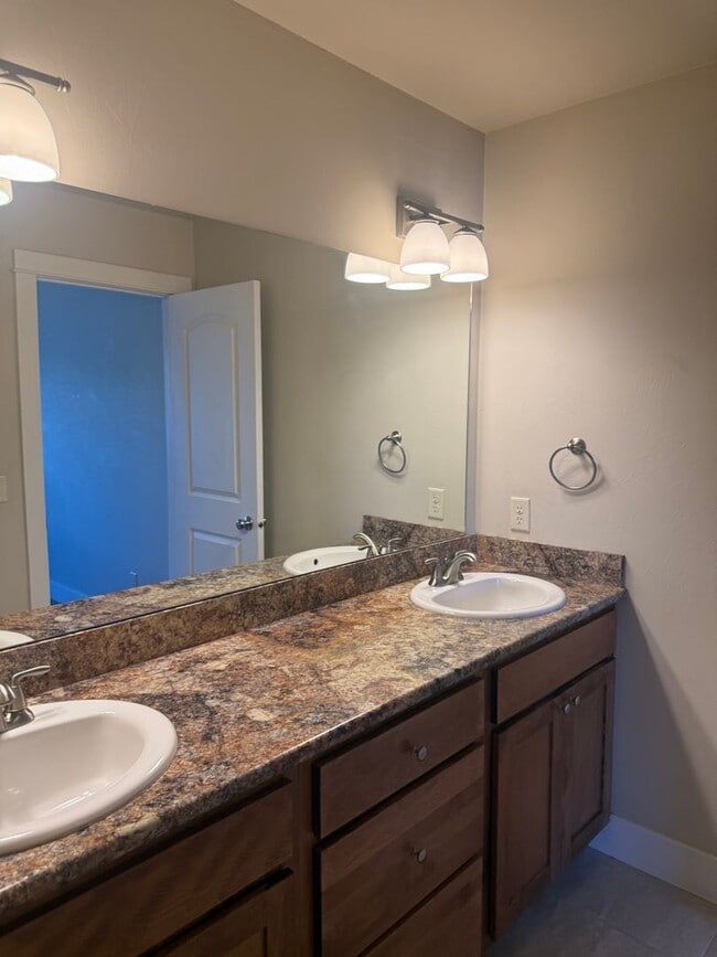 Building Photo - 1857 Buckrake Ave