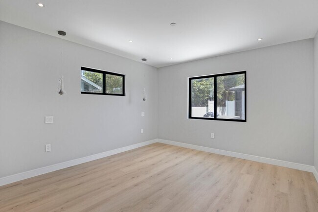 Building Photo - 20522 Sherman Way
