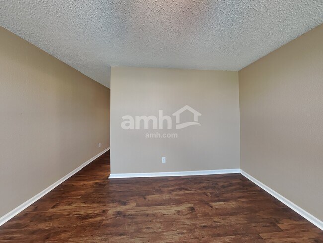 Building Photo - 1387 Egret Lane