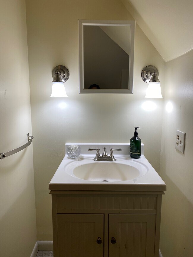 Bathroom - 273 Bowen St