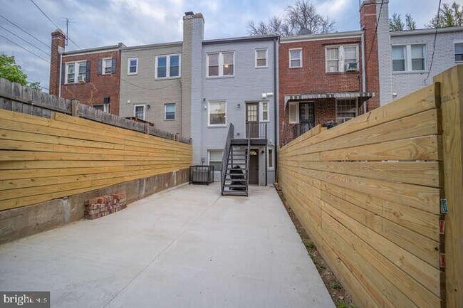 Building Photo - 1632 Ridge Pl SE