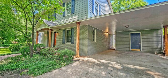 Building Photo - 724 Center Dr