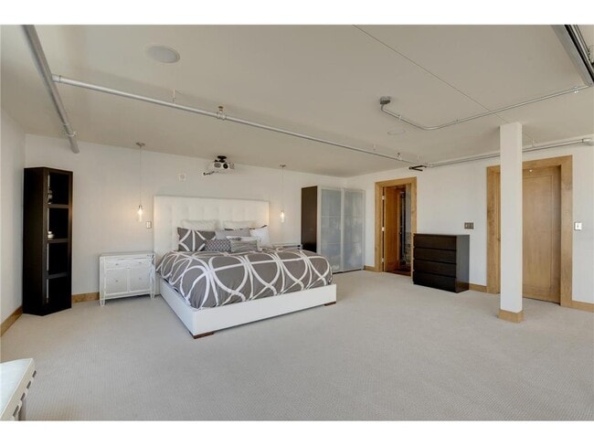 Building Photo - 521 S 7th St