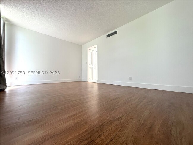 Building Photo - 3475 N Country Club Dr