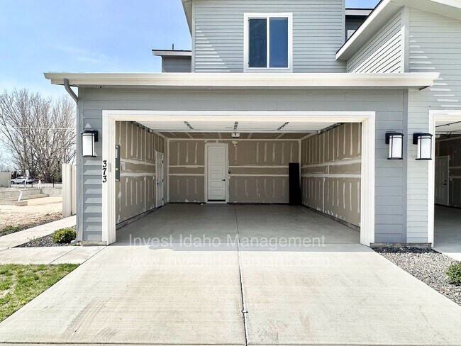 Building Photo - Luxury Living in the Heart of Star, ID – Gated Townhome with High-End Finishes