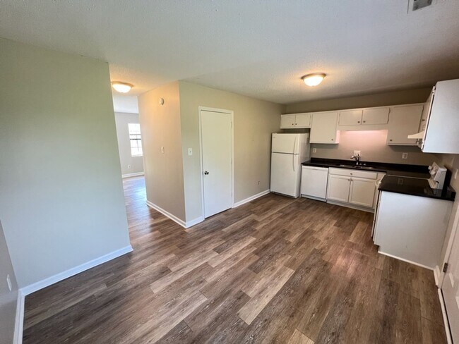 Building Photo - Updated 2 Bedroom Duplex in Durham