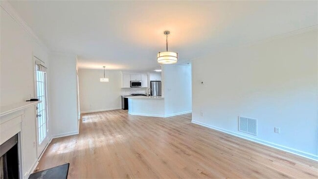 Building Photo - 253 Hampton Park Dr