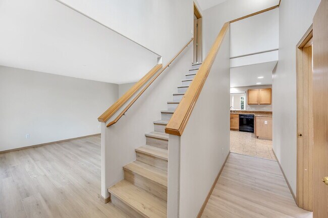 Building Photo - NO SHOWINGS AT THIS TIME~ 5 Bedrooms ( one brm is on main floor) and 4 bathrooms (2 are on main f...