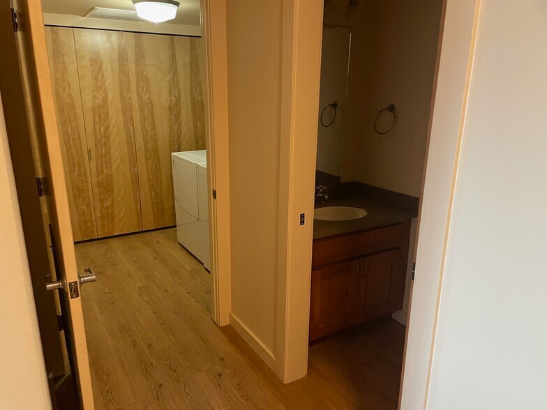 Building Photo - 228 S. Cottonwood unit 308 owned by PAC