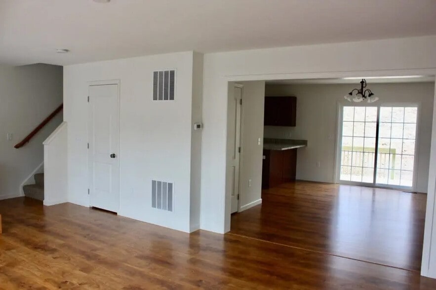 Building Photo - 760 Oak Leaf Ln