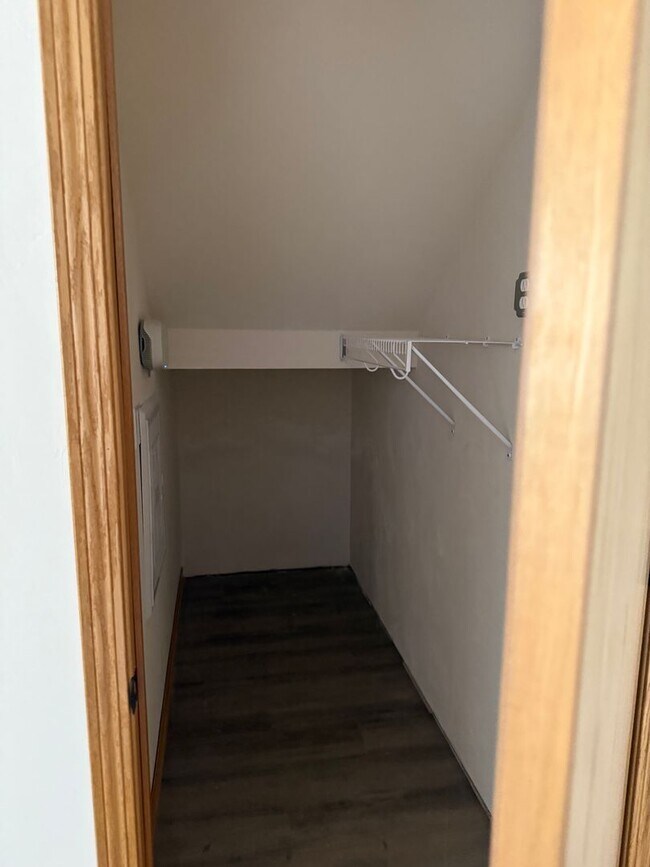 Building Photo - 543