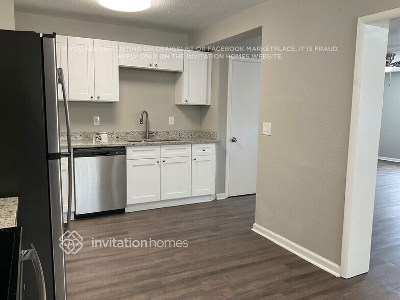 Building Photo - 5603 Santa Monica Dr