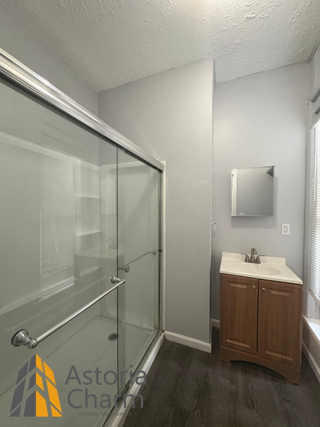 Building Photo - Modern 4-Bedroom with Yard & Easy Downtown...