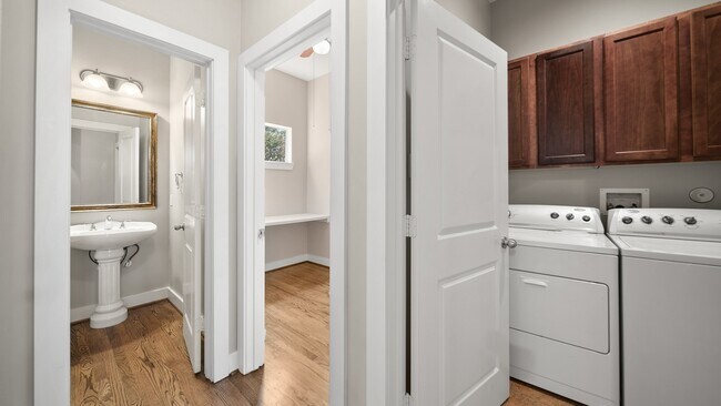 Building Photo - 5637 Oasis Palm Ln