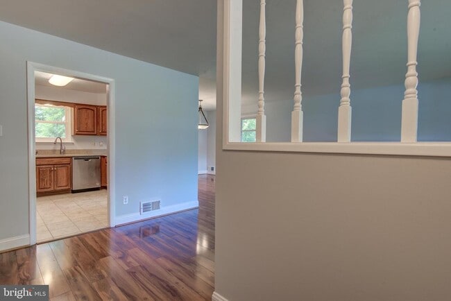 Building Photo - 8120 Drayton Ln