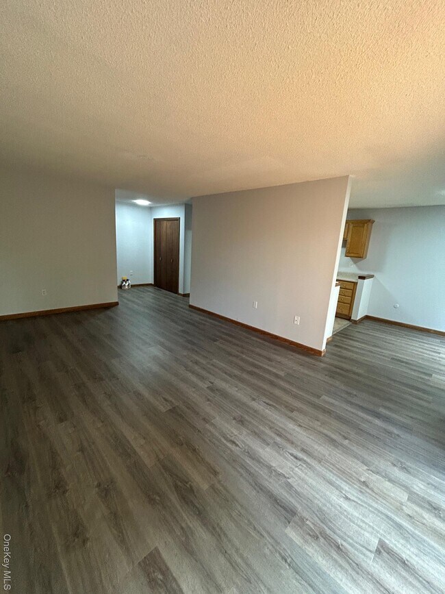 Building Photo - 3 Hook Rd