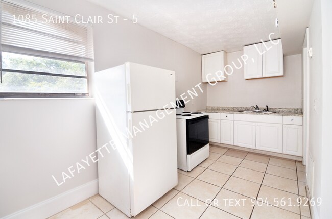 Building Photo - 1085 St Clair St