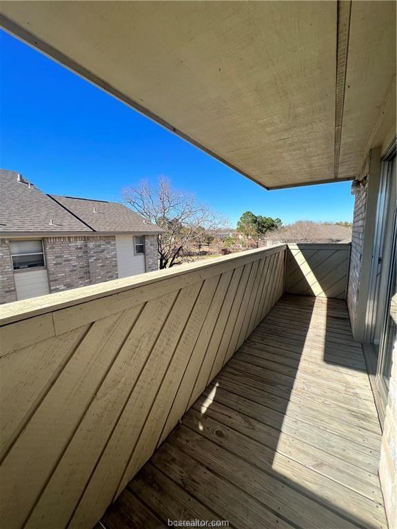 Building Photo - 906 Spring Loop