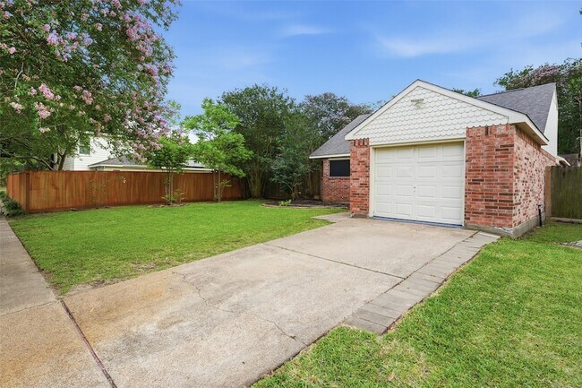 Building Photo - 13723 Smokey Trail Dr