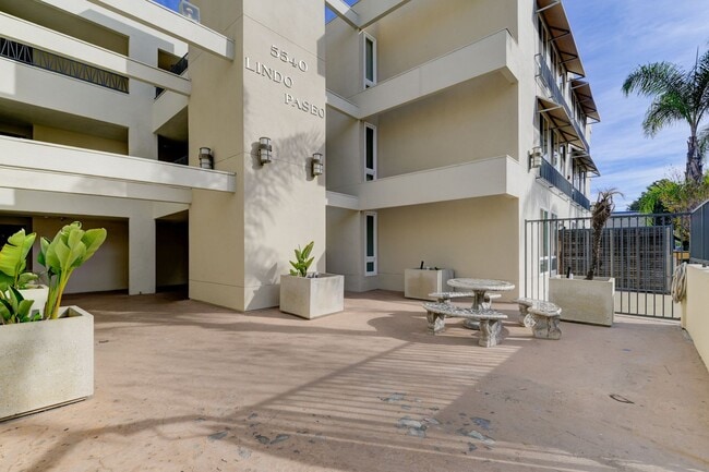 Building Photo - Modern 2 Bedroom 2 Bathroom Apartment Right Next to SDSU  -  WITH 2 PARKING SPOTS!!!