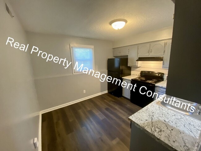 Building Photo - 2 Bedroom Home in Lee's Summit School District