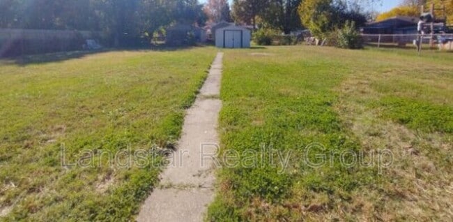 Building Photo - 5612 Walnut Way