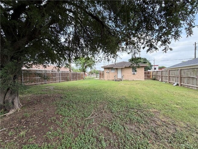 Building Photo - 25 S Raul Longoria Rd