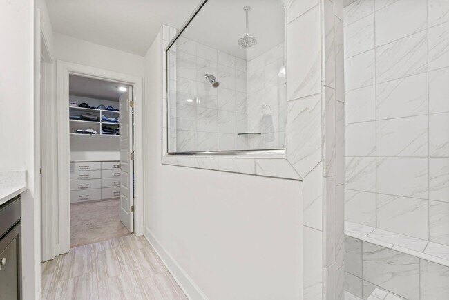 Building Photo - **LIKE-NEW UPGRADED HOME WITH FENCED YARD ...