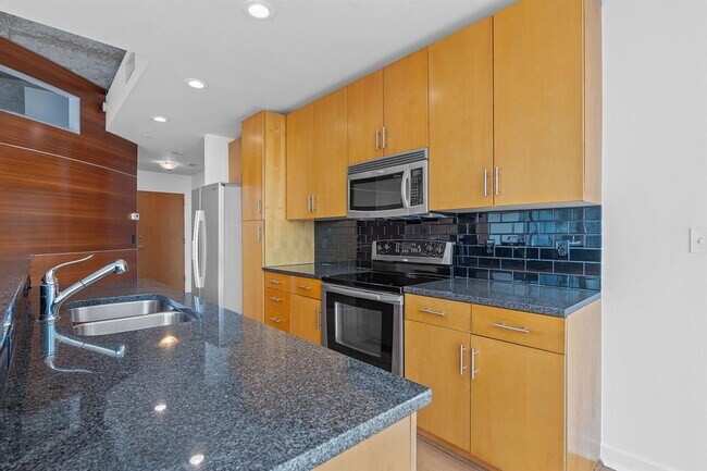 Building Photo - 360 Nueces St