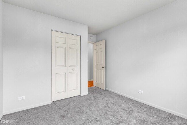Building Photo - 2621 College Hill Cir