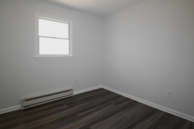 Building Photo - 327 Strouse Ave
