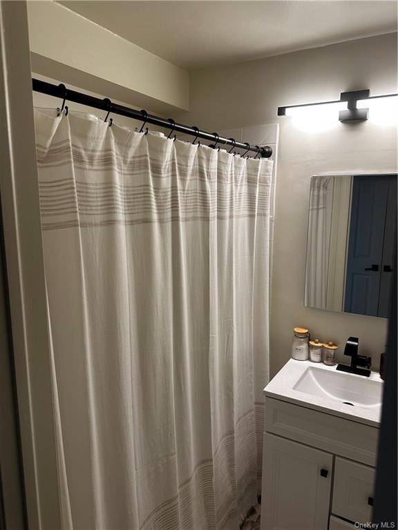 Building Photo - 370 Westchester Ave