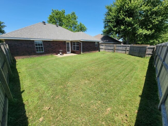 Building Photo - 1010 S Liberty Dr