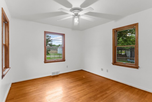 Building Photo - 3663 Monaca Ave