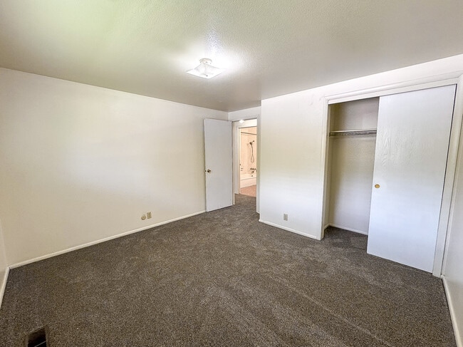 Building Photo - 1748 S 500 E