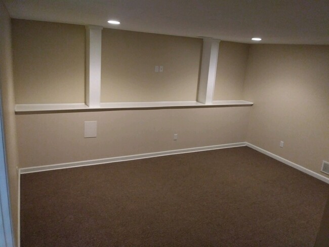 LL Family Rm - 9644 Meadowland Ct