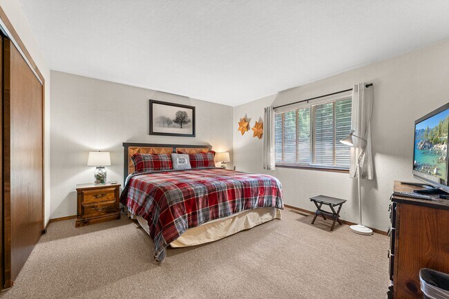 Building Photo - New to the Rental Market! FURNISHED Custom 3 Bdrm Hm w/Garage