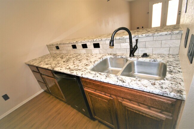Building Photo - 105 Limestone