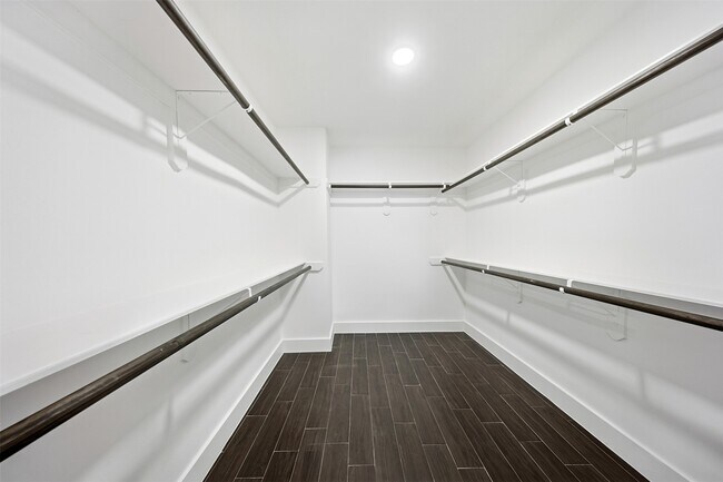 Building Photo - 2410 Del Norte St