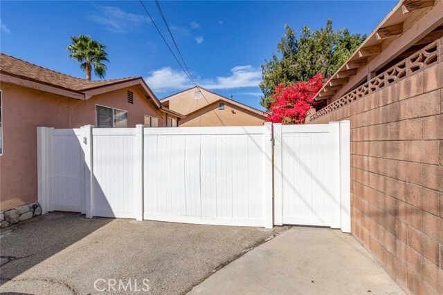 Building Photo - 10563 Vinedale St