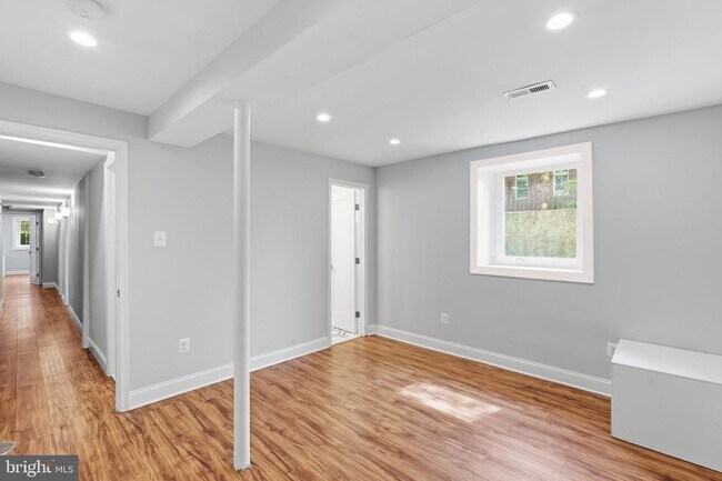 Building Photo - 1618 1st St NE